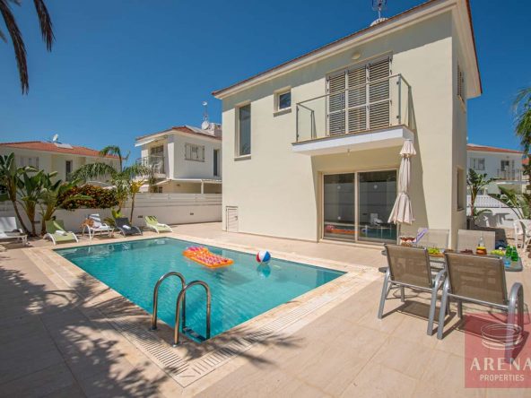 3 bed villa in pernera