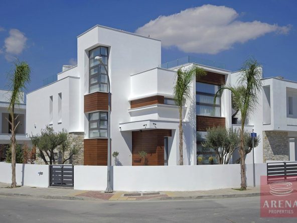 5 bed villa in dekelia