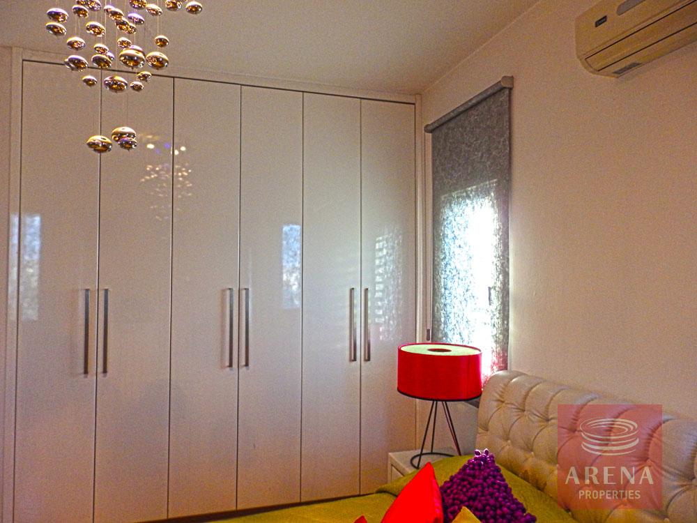 Townhouse in Latsia for sale - bedroom