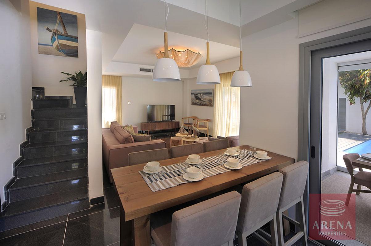 villa in pervolia - dining area