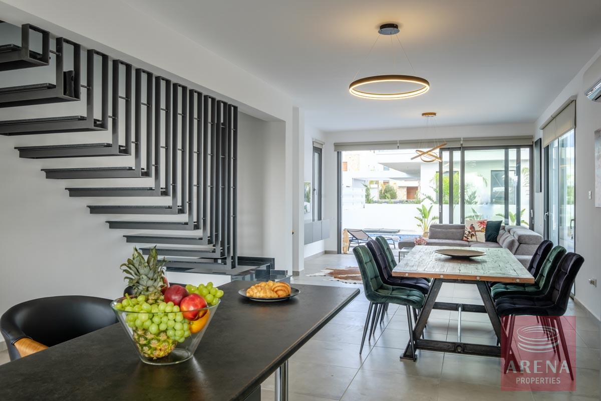 villa in dekelia - dining area