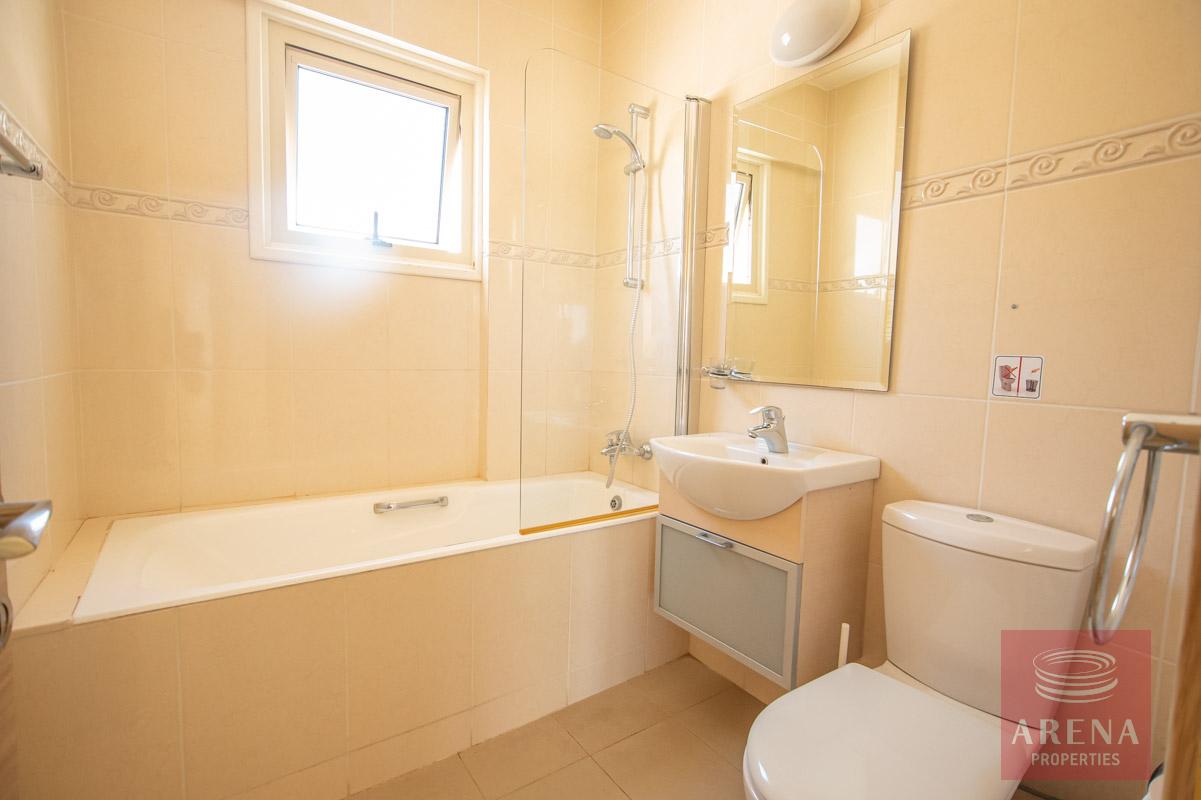 3 bed villa in pernera - bathroom