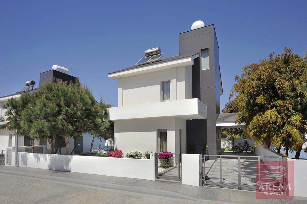 buy villa in pervolia