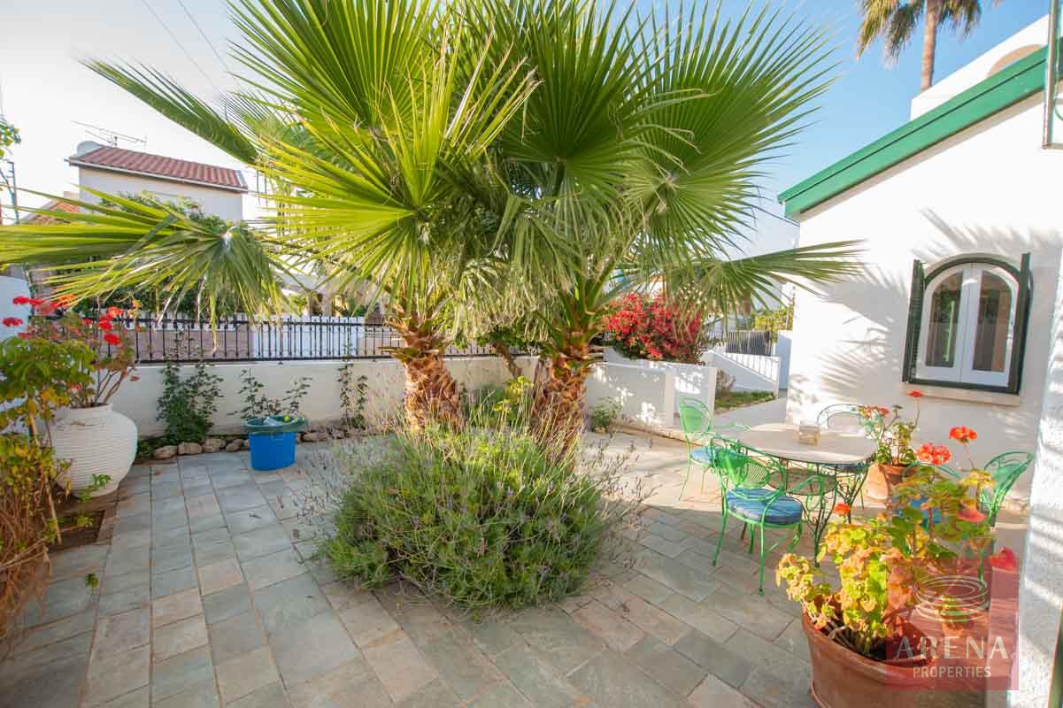 Villa in Ayia Triada for sale - garden