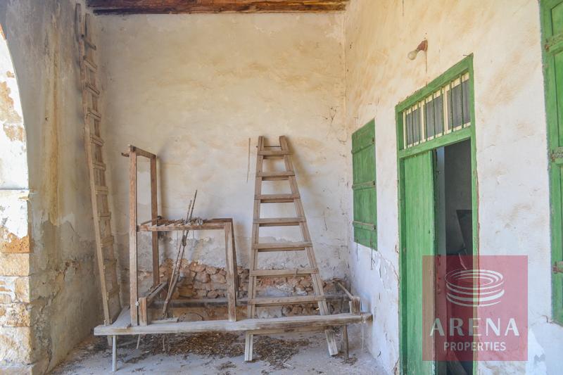 Buy vintage property in Derynia