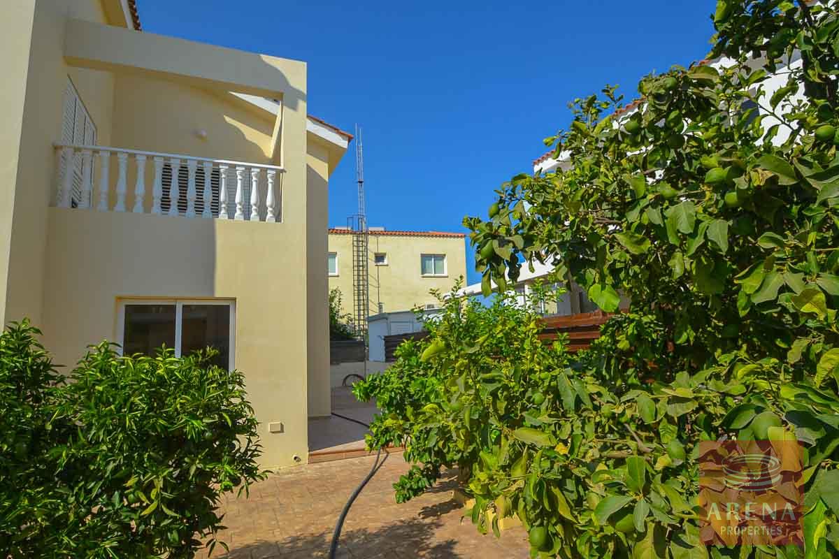 Villa in Pernera to buy - garden