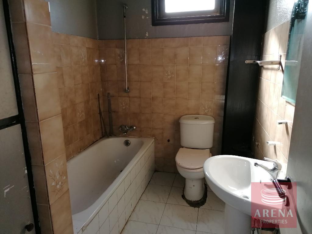 house in agioi anargiroi - bathroom