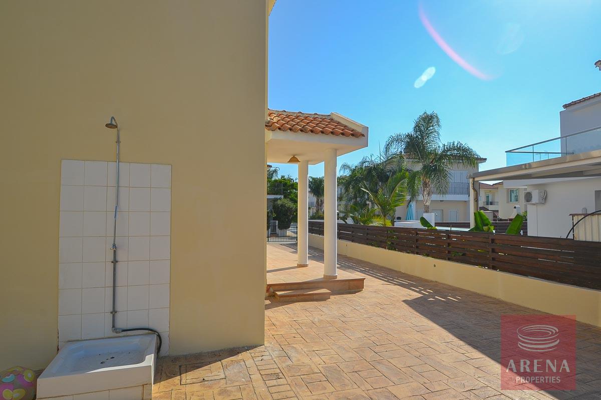 Buy villa in pernera