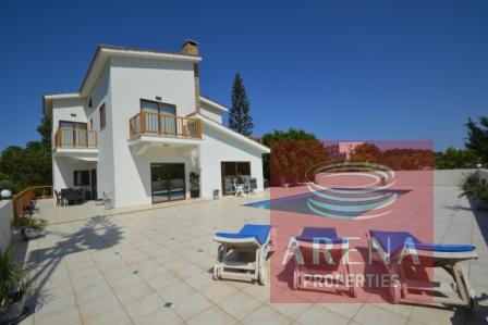 5 bed villa in pernera