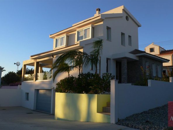 4 bed villa in kokkinos gremmos