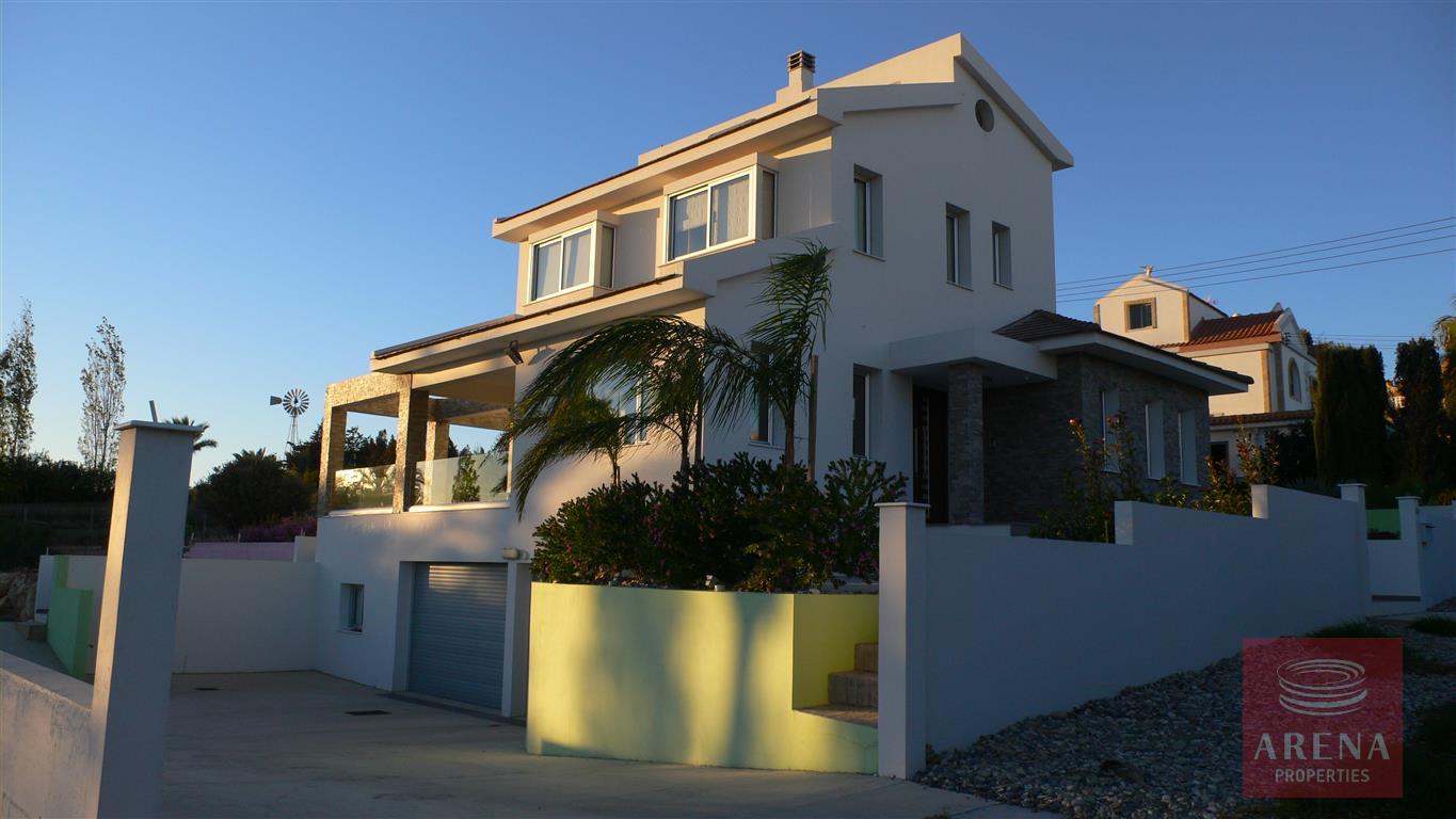 4 bed villa in kokkinos gremmos