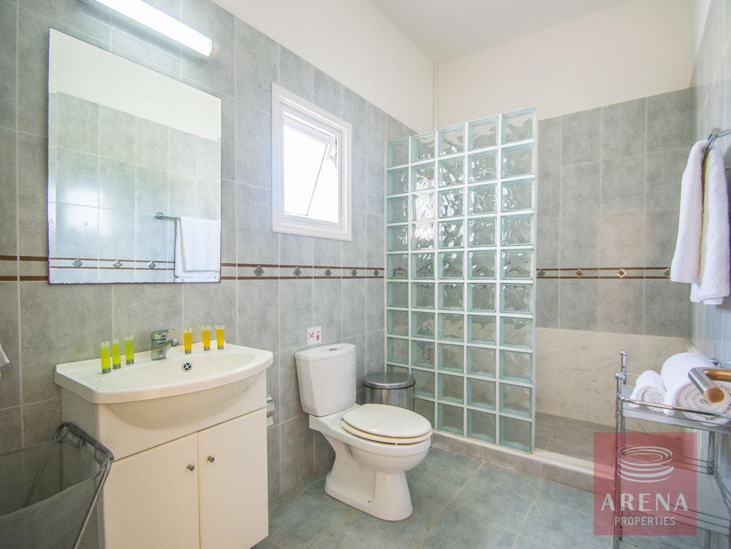 4 bed villa in ayia thekla - bathroom