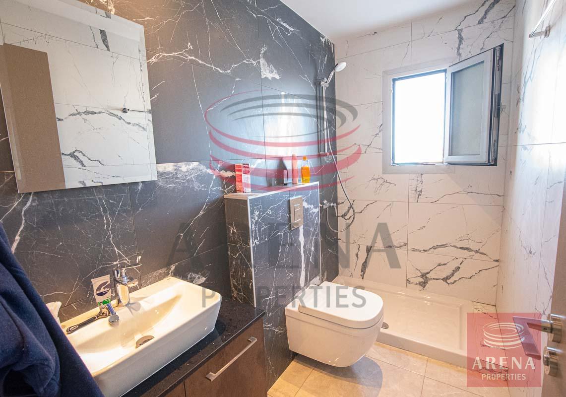 Rent apartment in Makenzite - en-suite