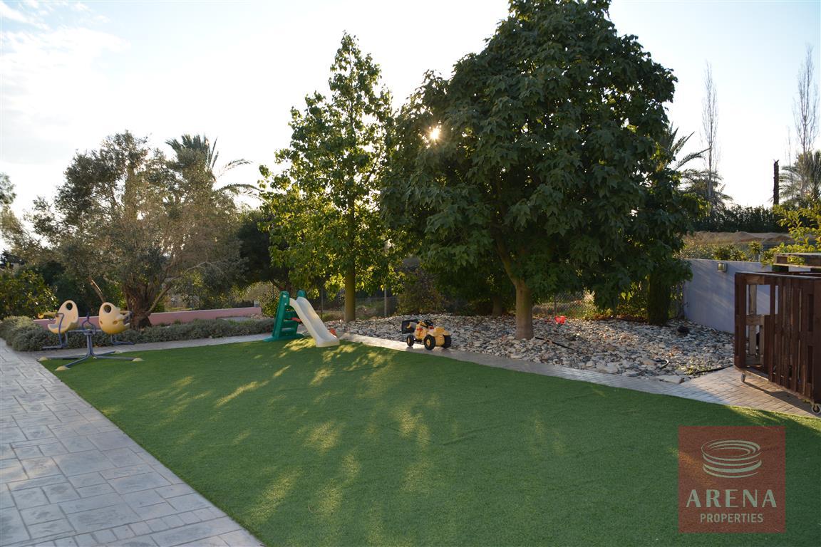 4 bed villa in kokkinos gremmos - garden