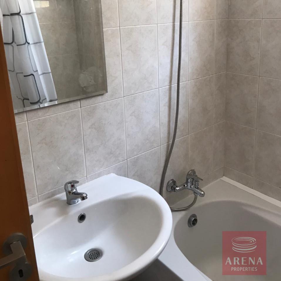 2 bes apt for rent in Makenzie - bathroom