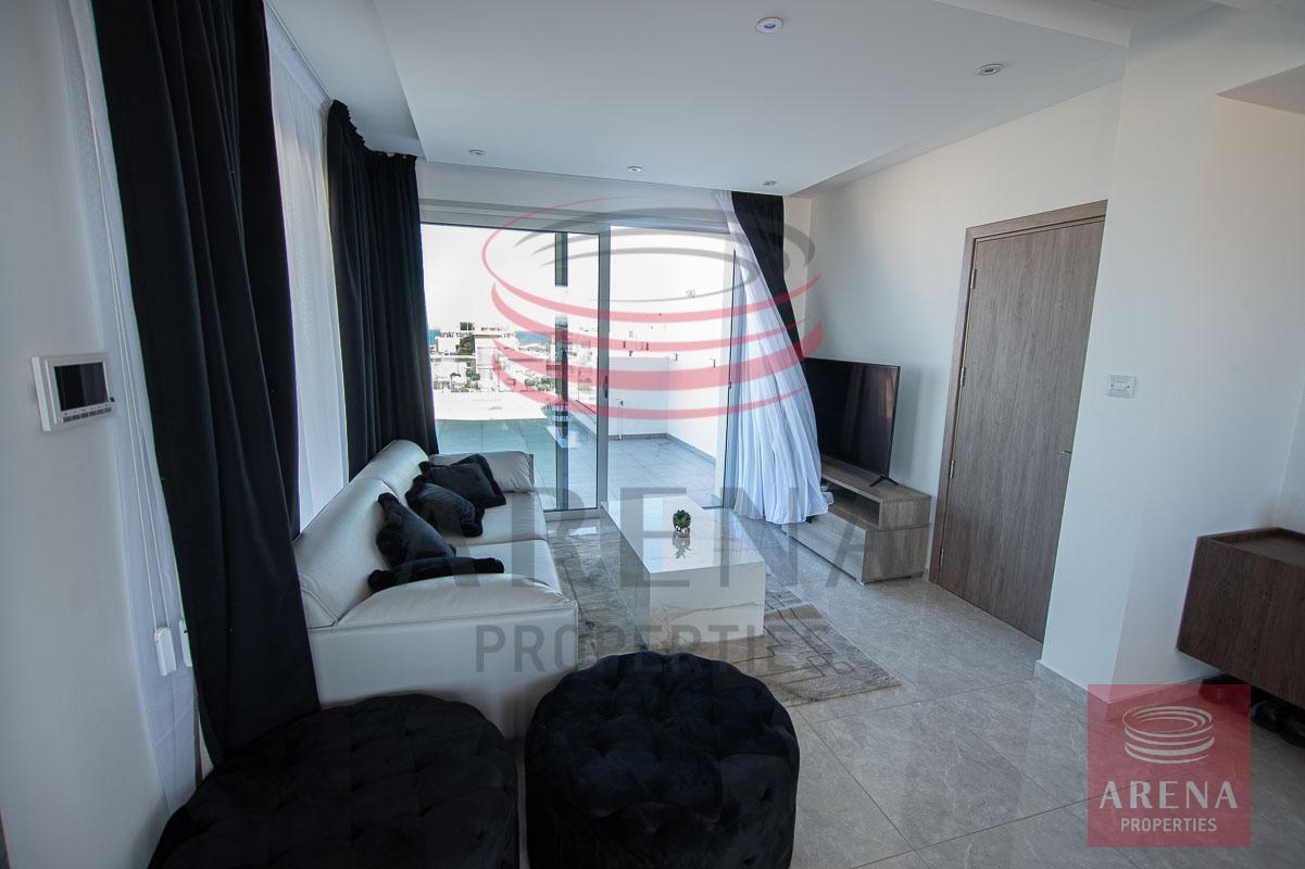 Penthouse for rent in Makenzie - living area