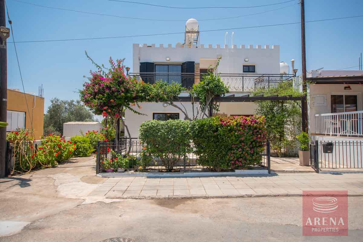 Semi-detached House in Derynia