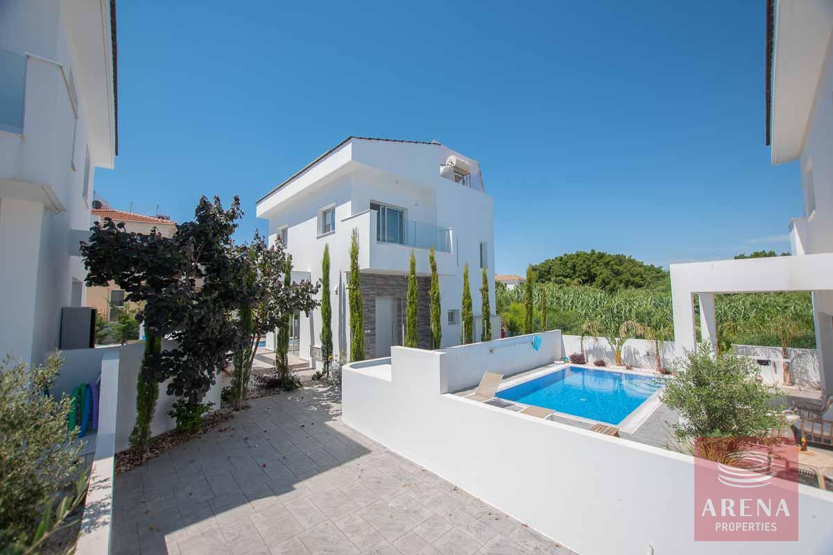 Villa in Kapparis to buy