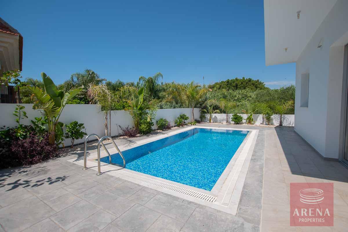 Villa in Kapparis for sale - swimming pool