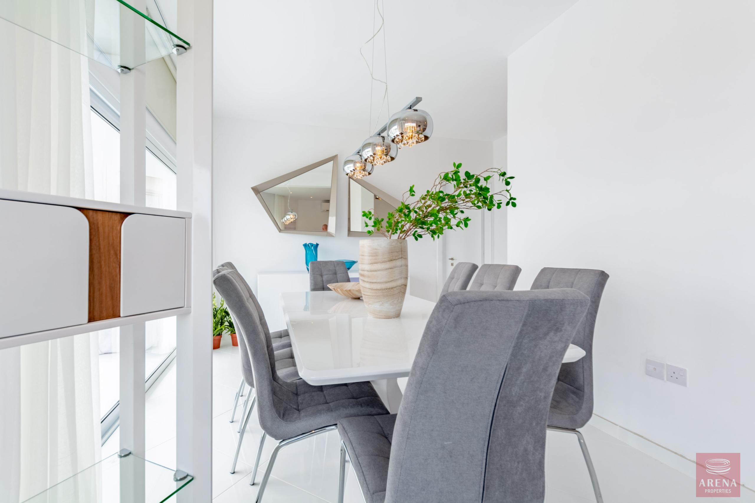 Apartment in Ayia Triada to buy