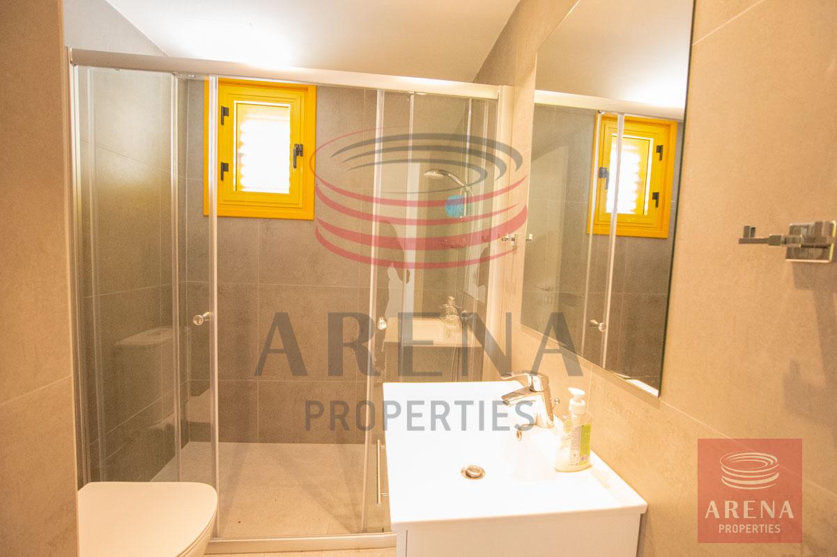 Apartment for rent in Paralimni - bathroom