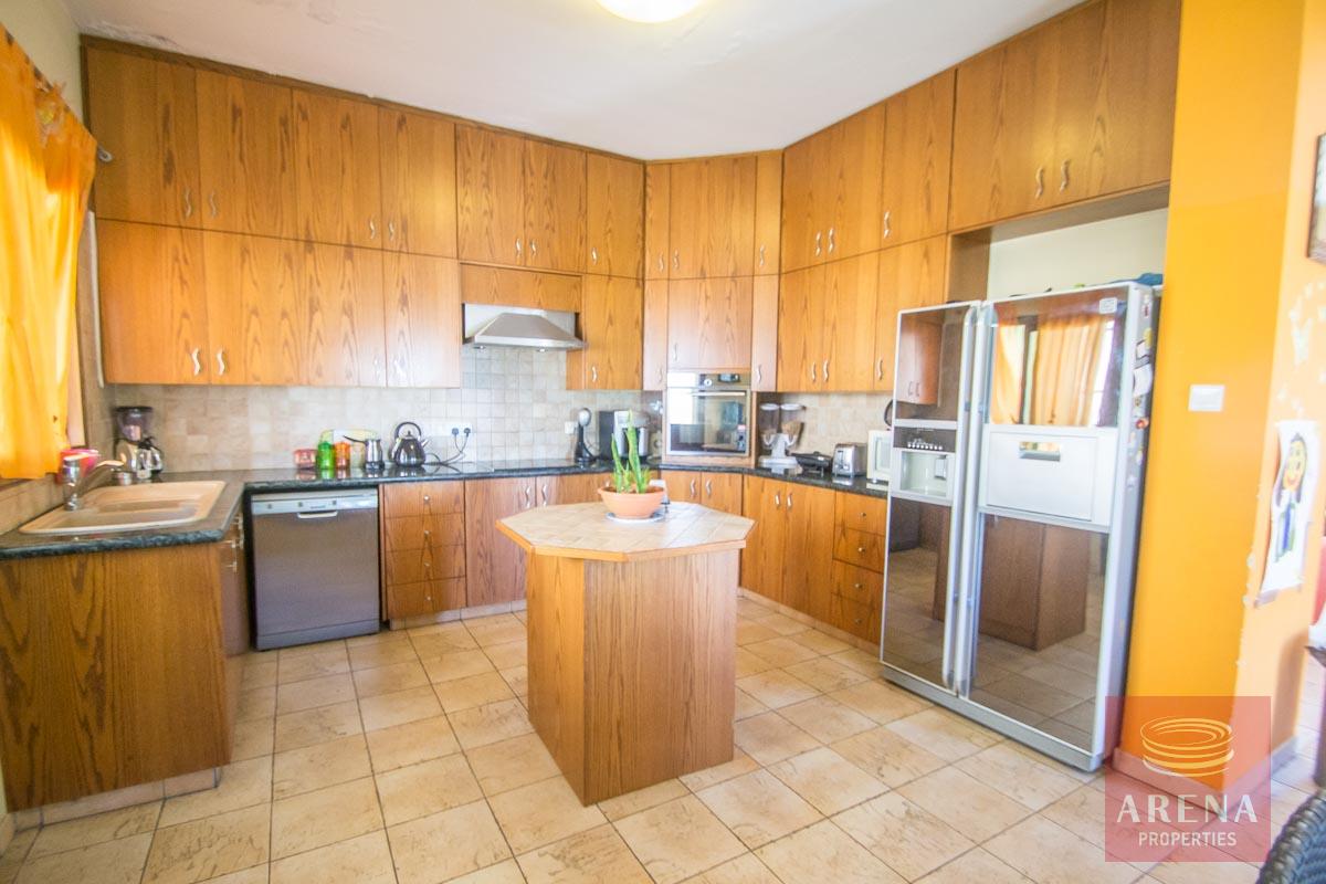 Bungalow for sale in Paralimni - kitchen