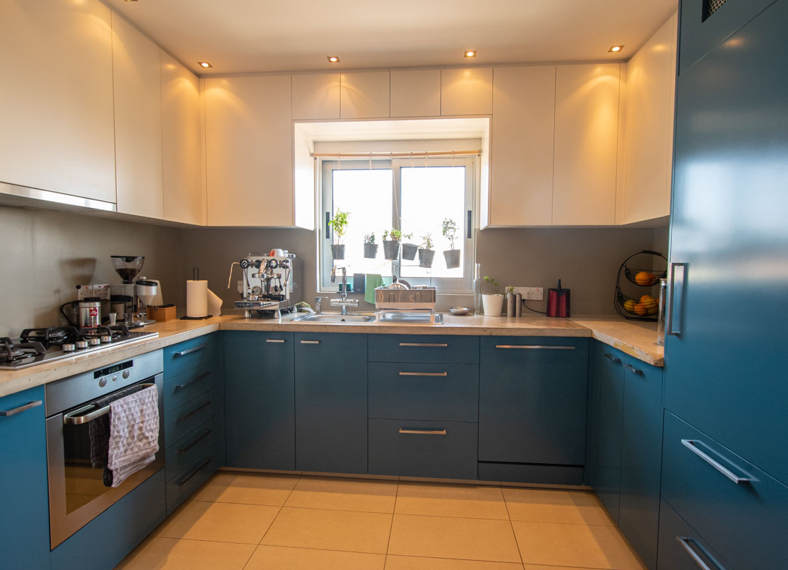 2 bed apartment in Pervolia - kitchen