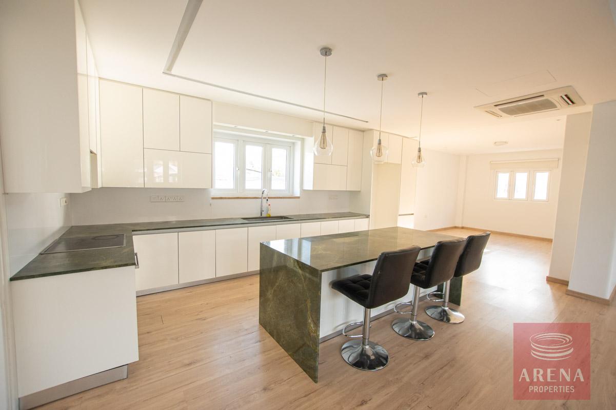 4 Bed House for rent in Paralimni - kitchen