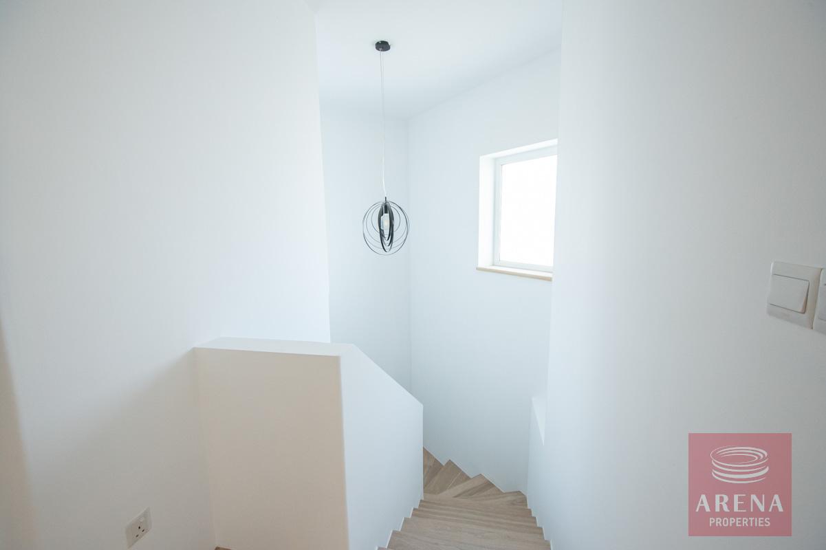 4 Bed House for rent in Paralimni - stairs