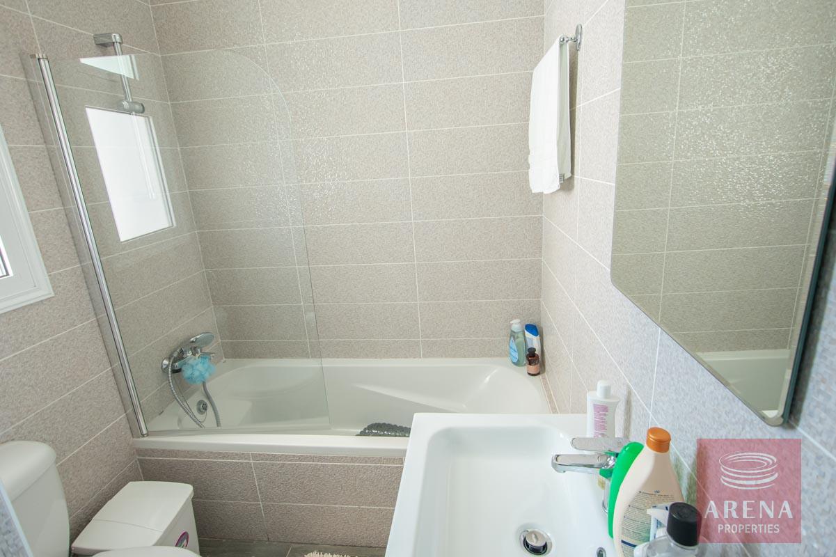 villa for rent in ayia triada - bathroom