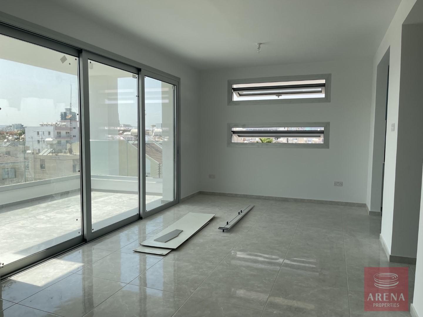 Luxury 2 bed apt in Larnaca - living area