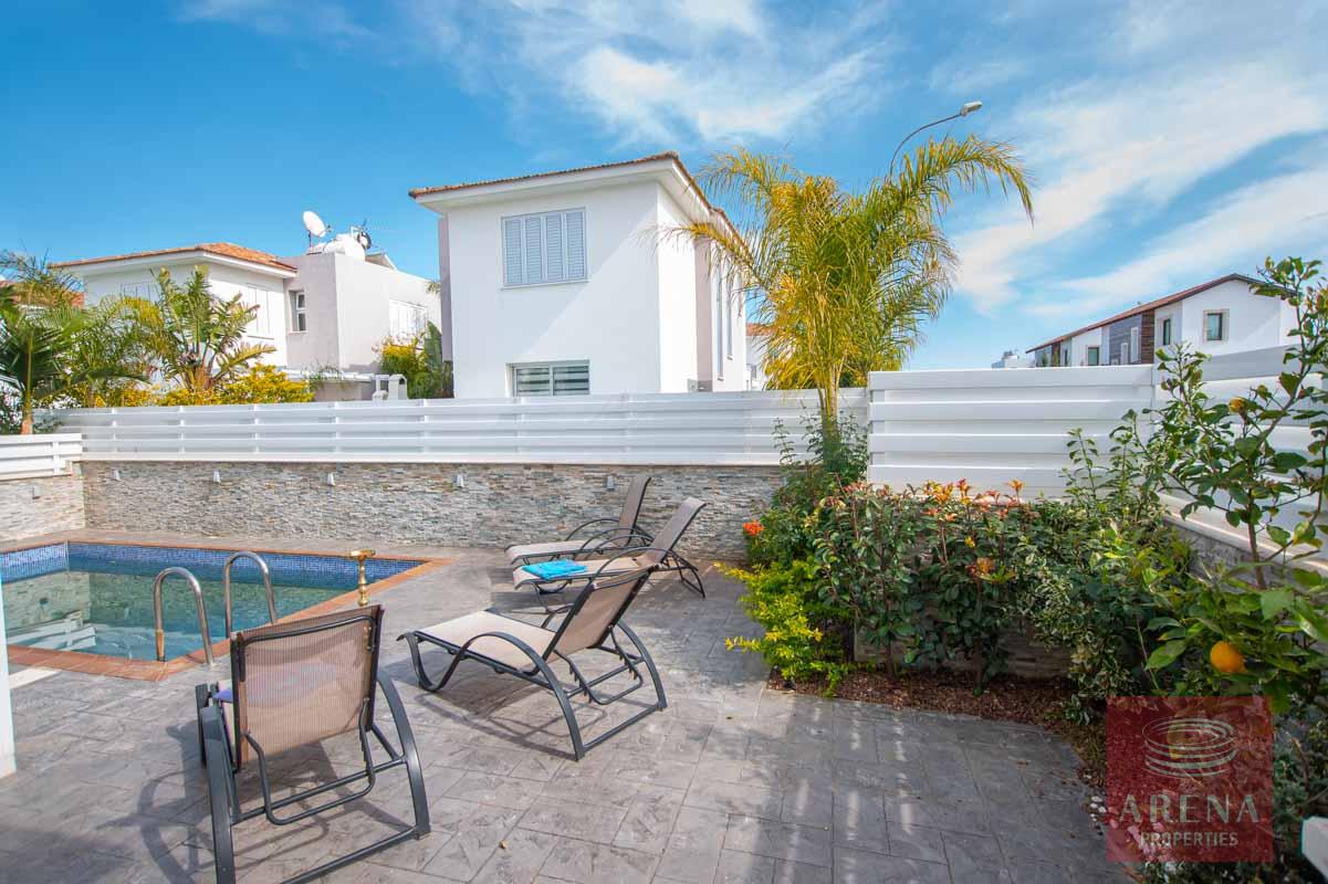 Villa for rent in Ayia Triada - pool area