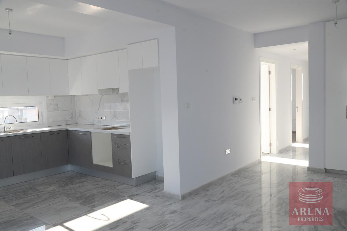 Top floor apartment in Makenzie - kitchen