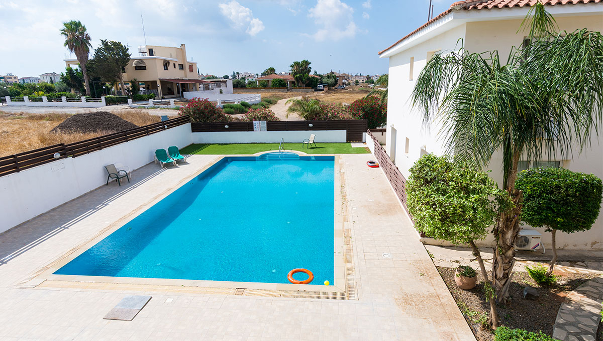 Flat in Paralimni to buy - communal pool