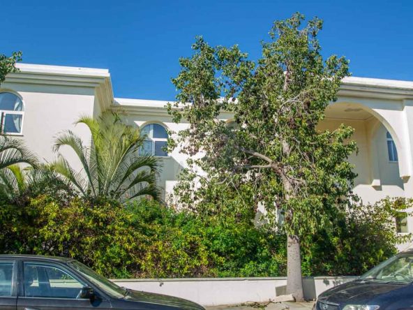 5 bed house for sale in Paralimni