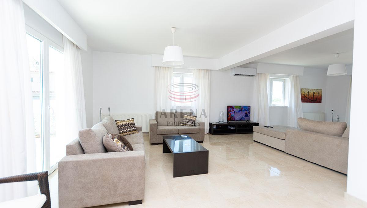 villa to buy - living area