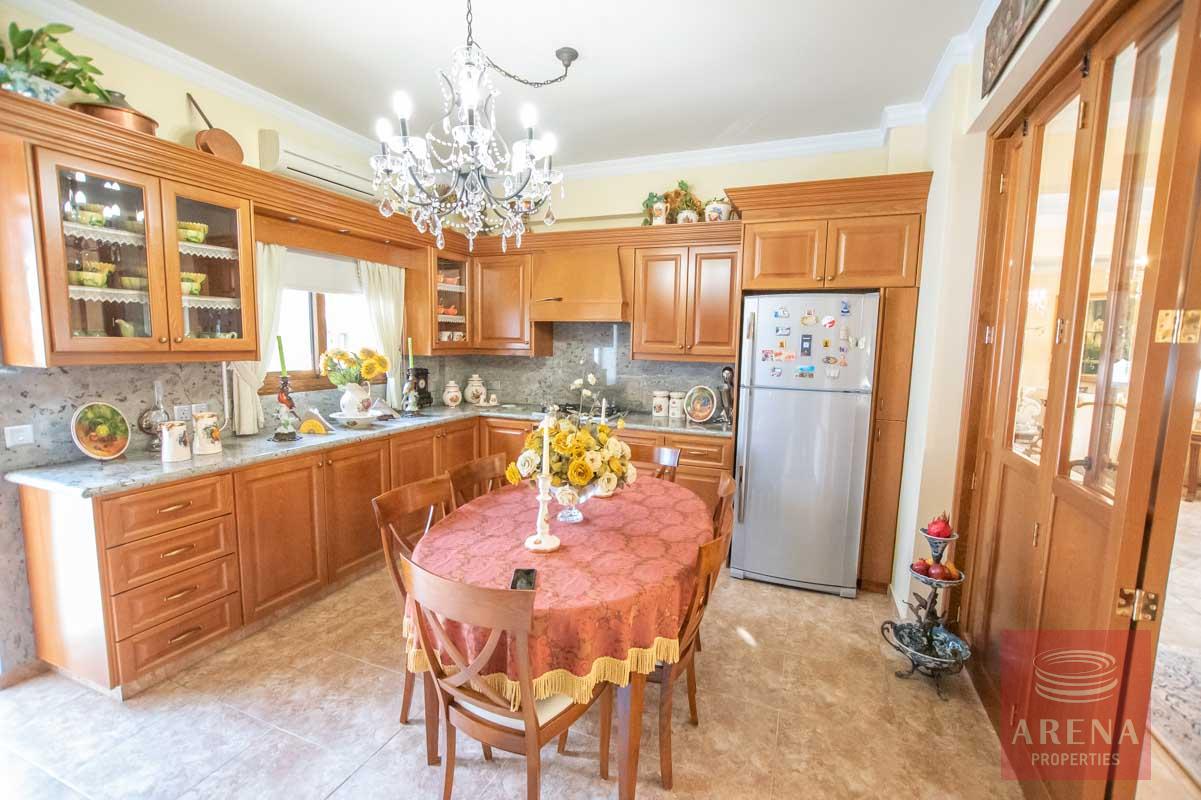 Luxury Villa in Paralimni - kitchen