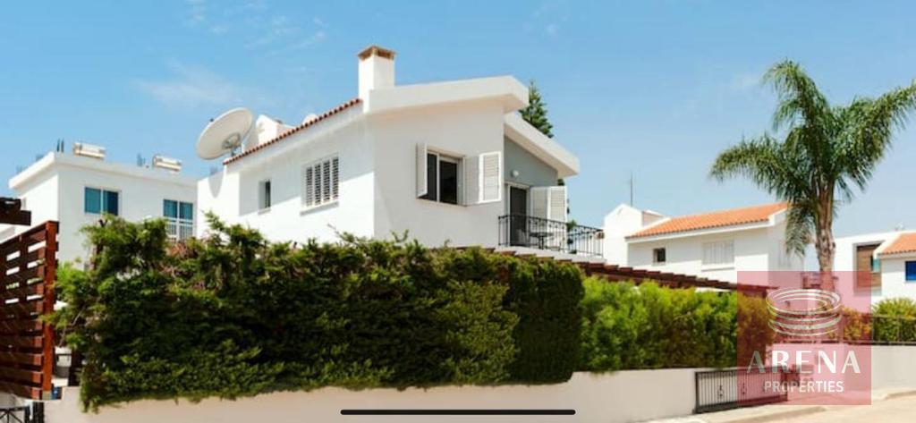 4 Bed villa in Pernera for sale