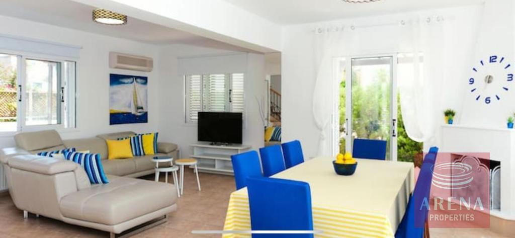 4 Bed villa in Pernera - dining area