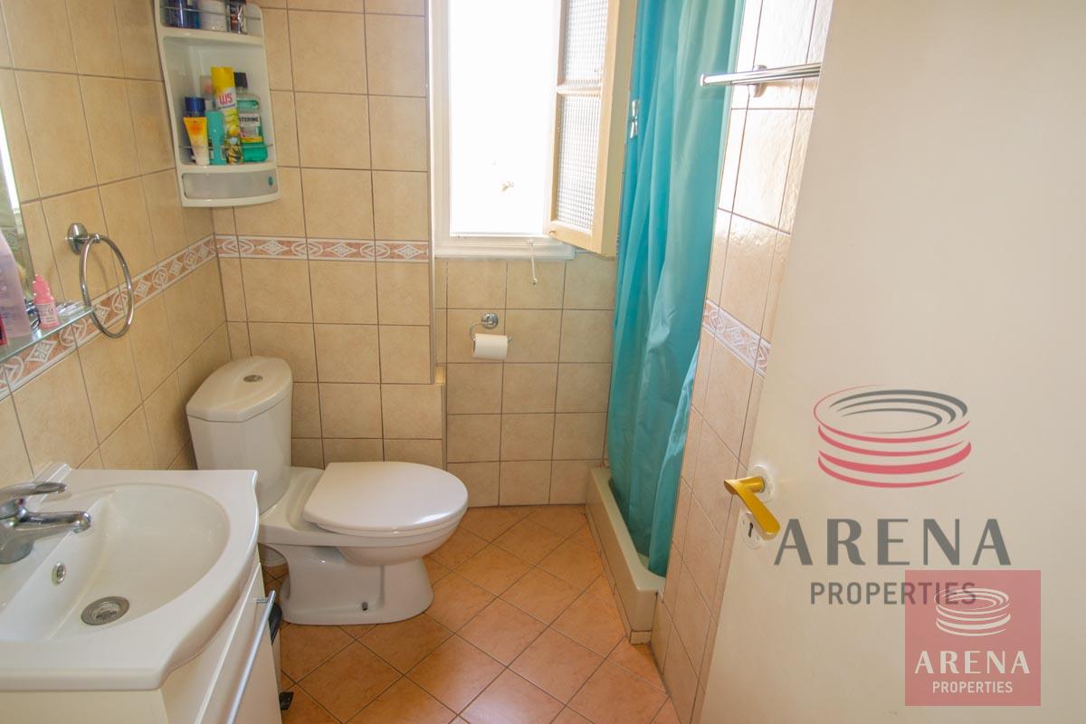 Flat in Kapparis - bathroom