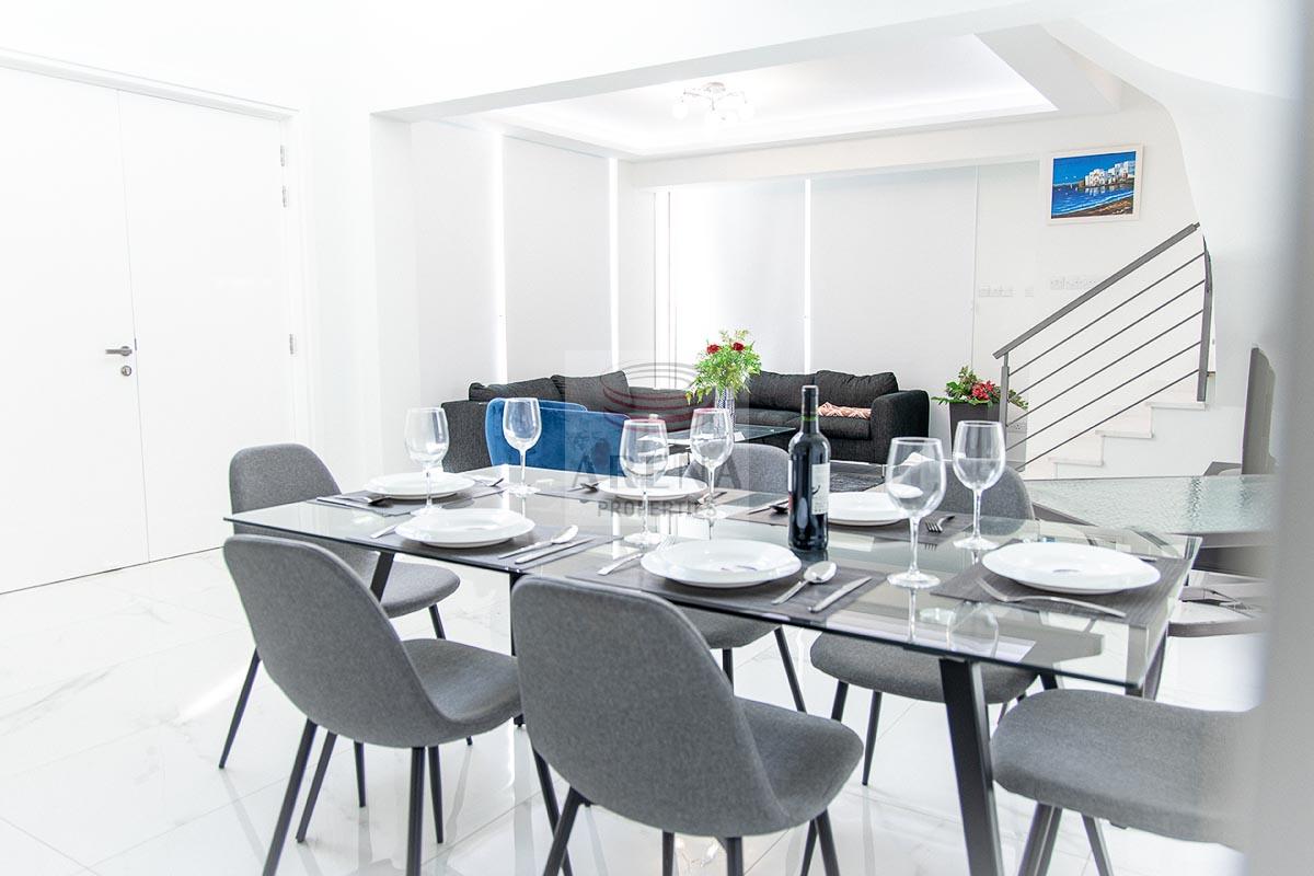 3 Bed New villa in Pyla - dining area