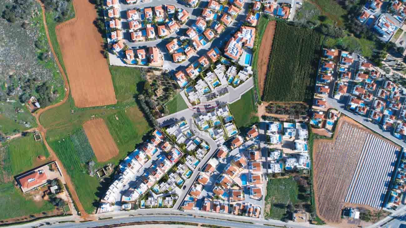 Buy villa in Pernera