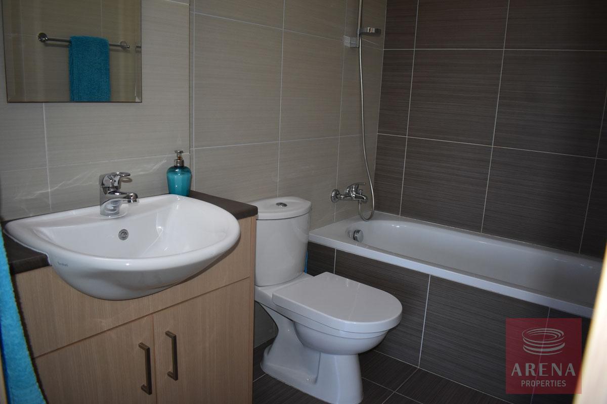 Resale apt in Kapparis - bathroom