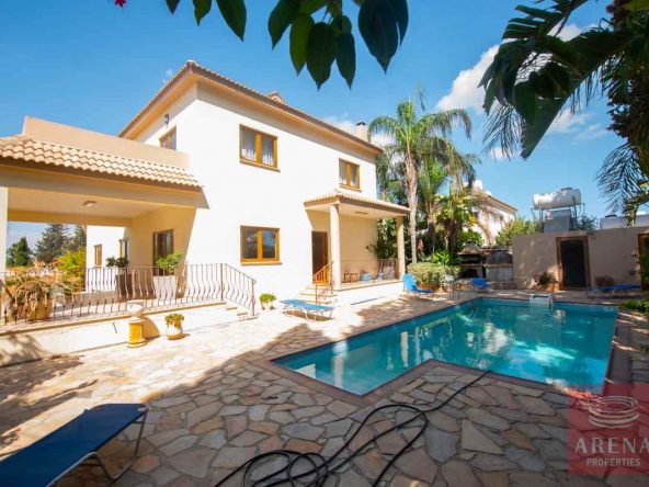 5 Bed Villa in Derynia