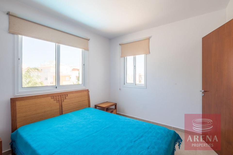 Buy villa in Paralimni