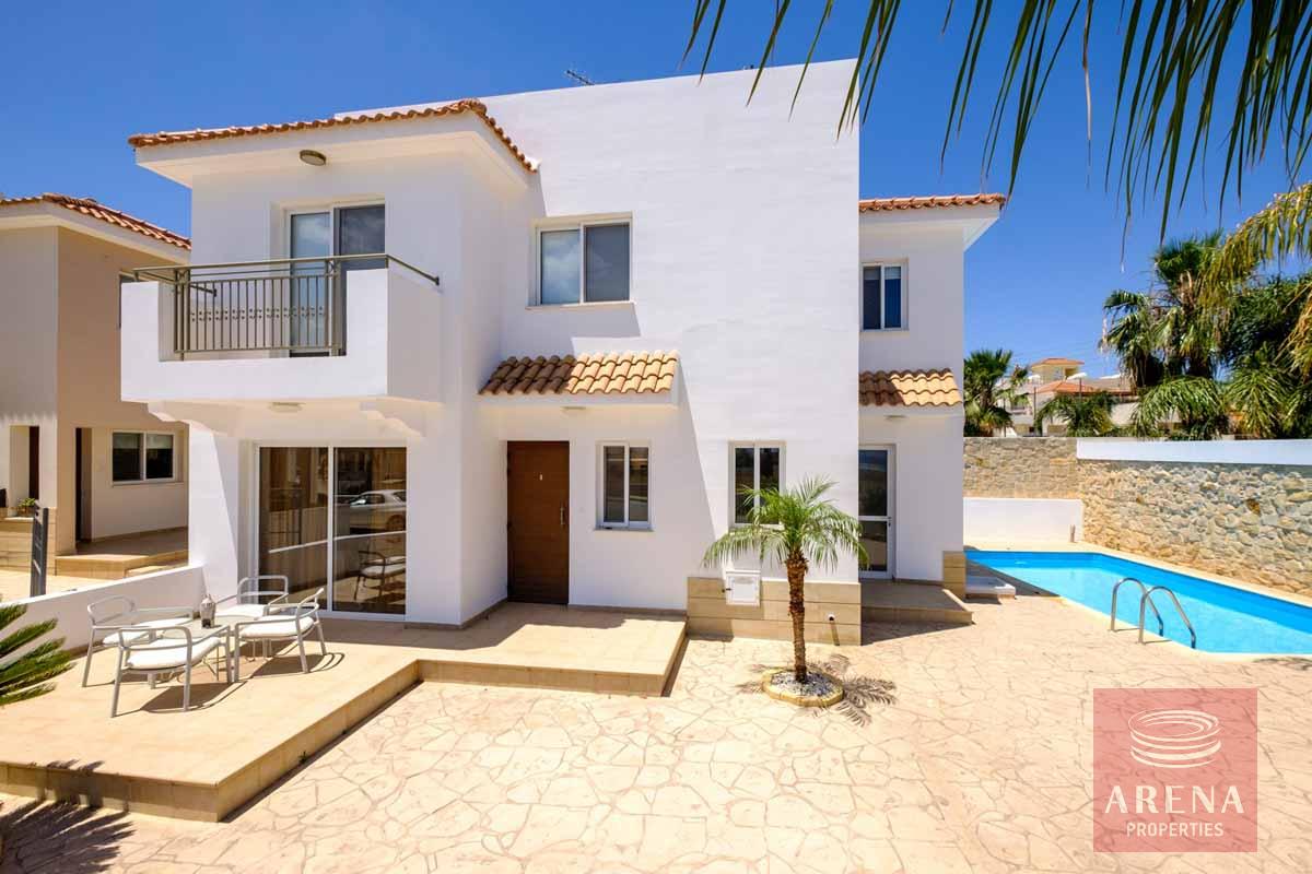 Villa in Paralimni to buy