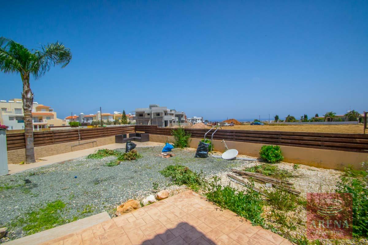 for sale villa in Paralimni - garden