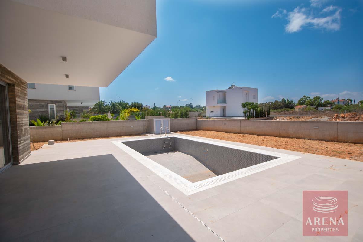 Property for sale in Pernera - swimming pool