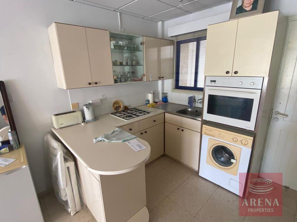 1 Bed Apartment in Makenzie - kitchen