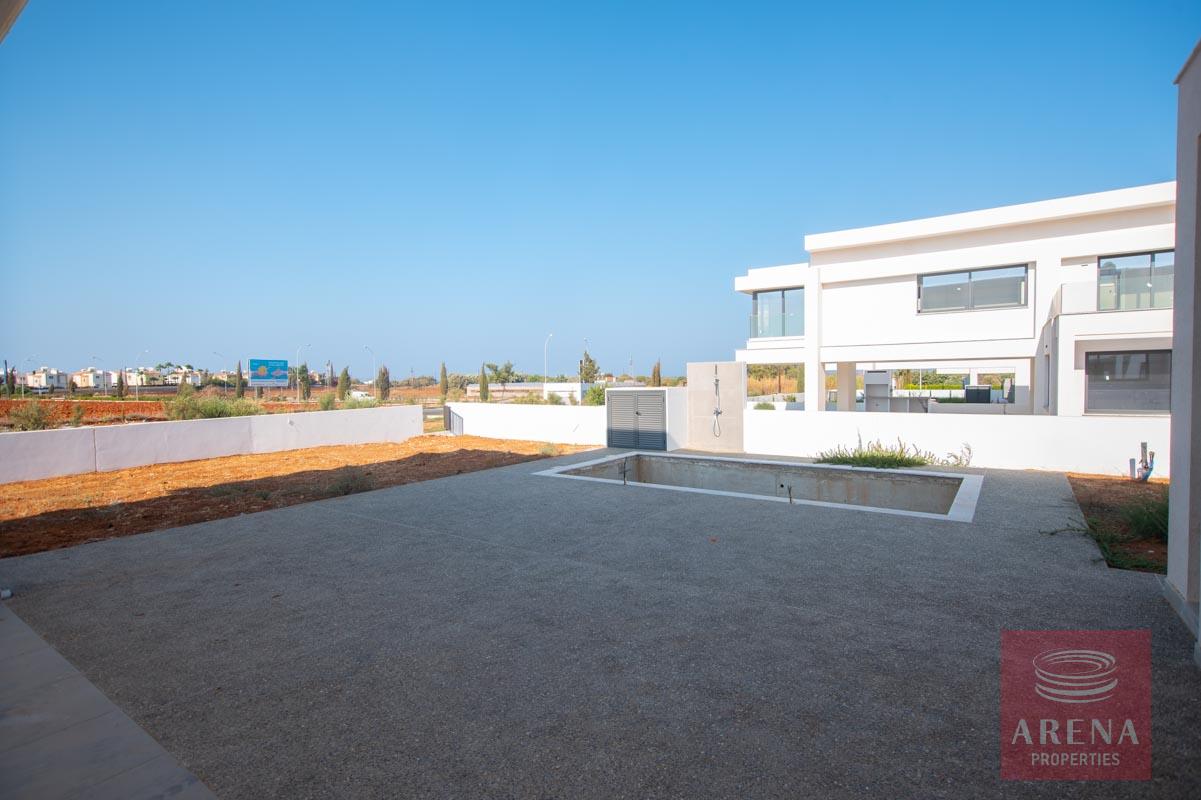 Brand New Villa in Pernera - pool